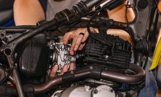 Motorcycle Carburetor Function